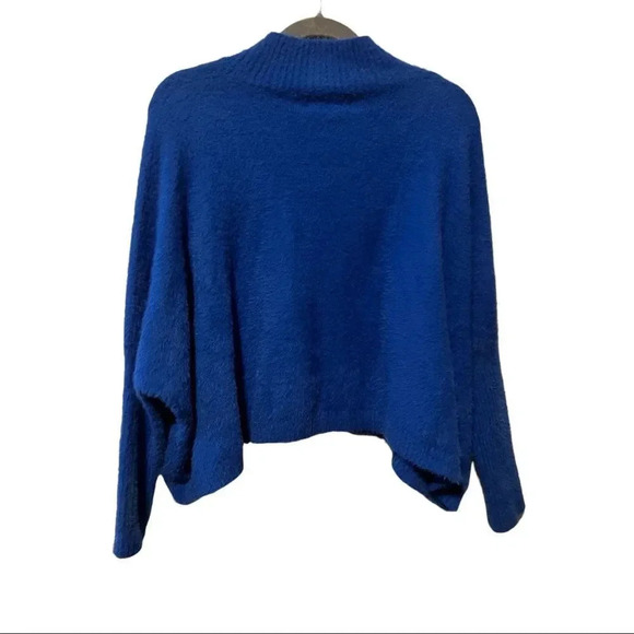 P• Luca Milano Eyelash Mock Neck Cropped Sweater - Picture 4 of 9